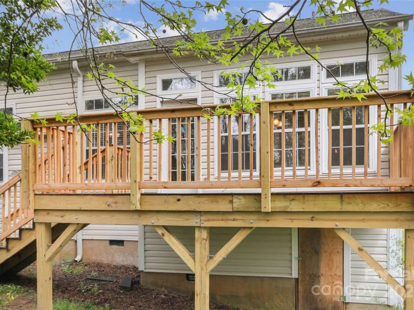 11834 Mourning Dove Lane, Charlotte, NC 28269.  MLS# CAR4277055, YatesRealty ID 30188. 