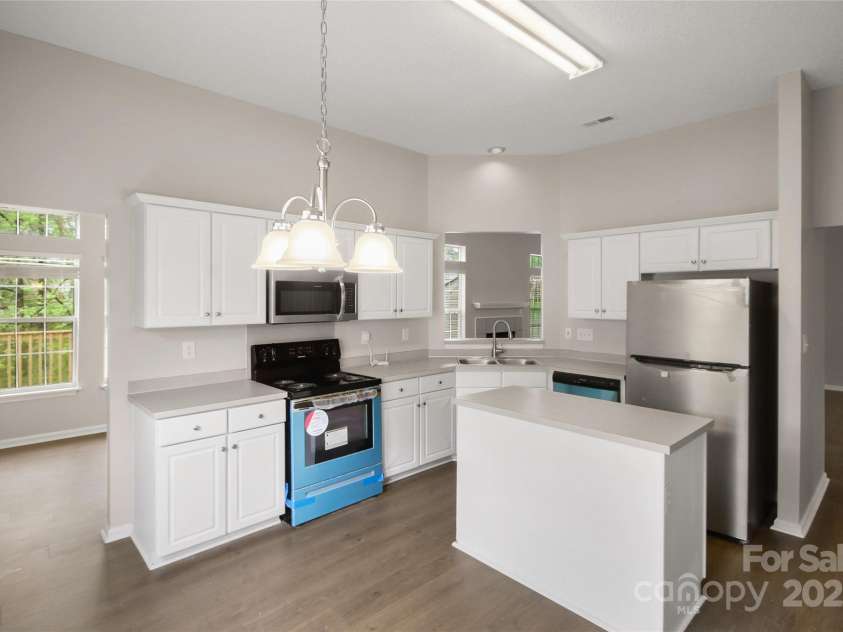 11834 Mourning Dove Lane, Charlotte, NC 28269.  MLS# CAR4277055, YatesRealty ID 30188. 