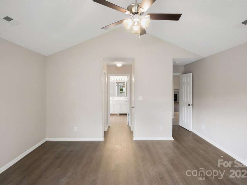 11834 Mourning Dove Lane, Charlotte, NC 28269.  MLS# CAR4277055, YatesRealty ID 30188. 