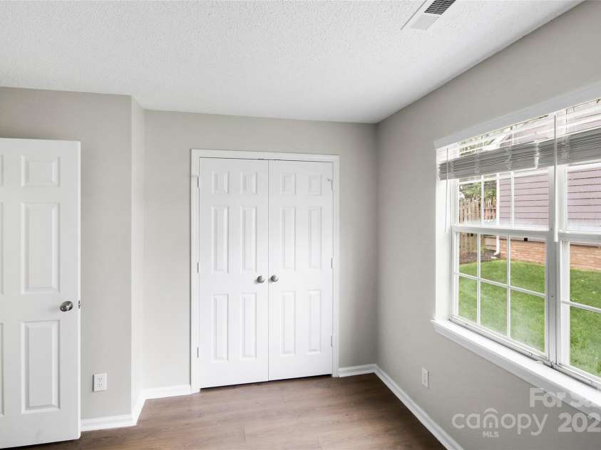 11834 Mourning Dove Lane, Charlotte, NC 28269.  MLS# CAR4277055, YatesRealty ID 30188. 