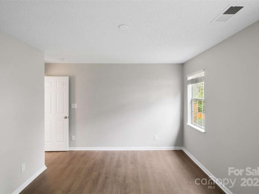 11834 Mourning Dove Lane, Charlotte, NC 28269.  MLS# CAR4277055, YatesRealty ID 30188. 