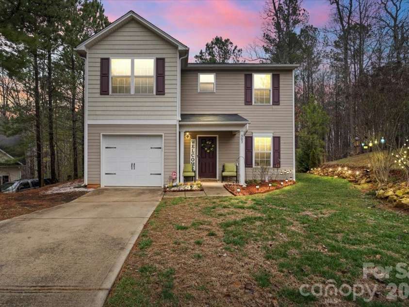 303 Olde North Church Drive, Concord, NC 28025.  MLS# CAR4352314, YatesRealty ID 30189. 