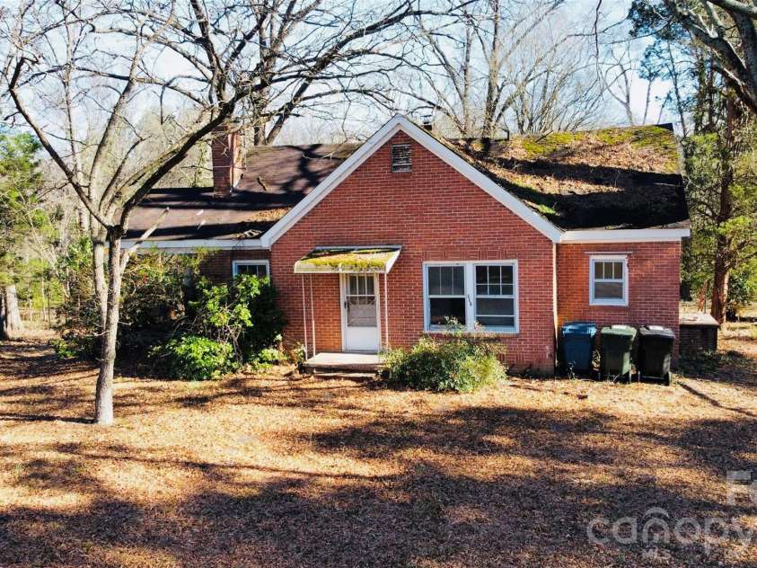 113 Stonecrest Circle, Concord, NC 28027.  MLS# CAR4337560, YatesRealty ID 3019. All-brick home with side porch