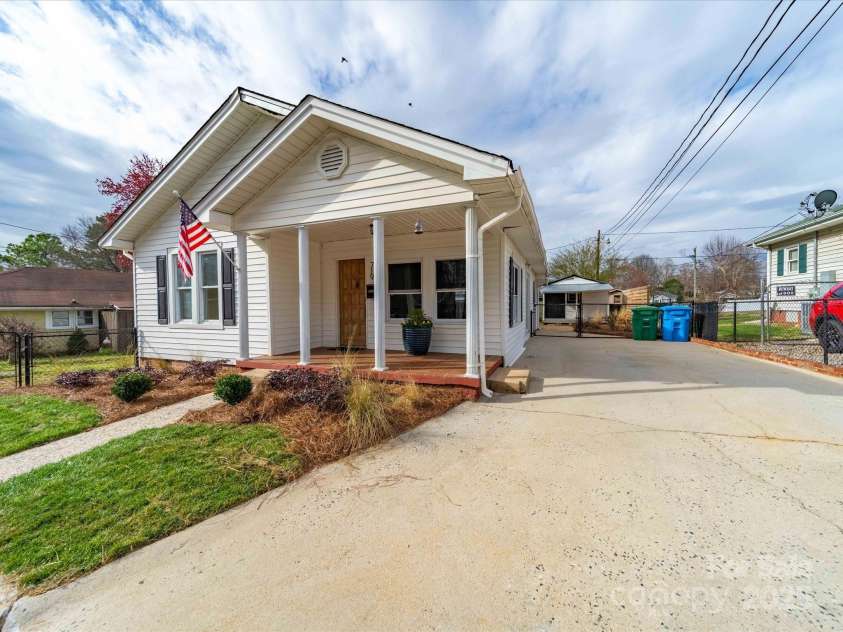 719 Washington Street, Cramerton, NC 28032.  MLS# CAR4227781, YatesRealty ID 3019. 