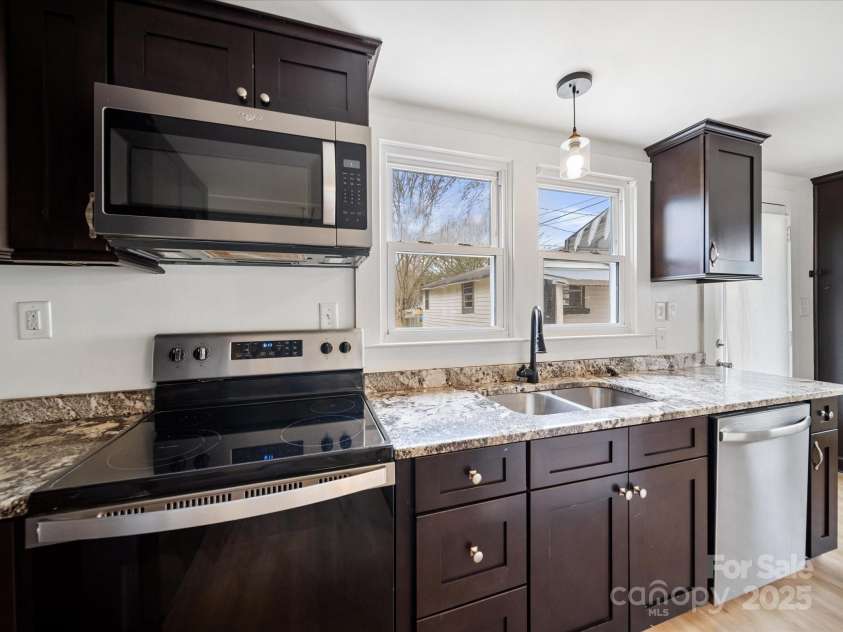 719 Washington Street, Cramerton, NC 28032.  MLS# CAR4227781, YatesRealty ID 3019. 