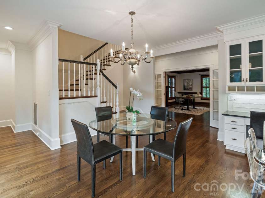 8124 Greencastle Drive, Charlotte, NC 28210.  MLS# CAR4364842, YatesRealty ID 30191. Breakfast area.