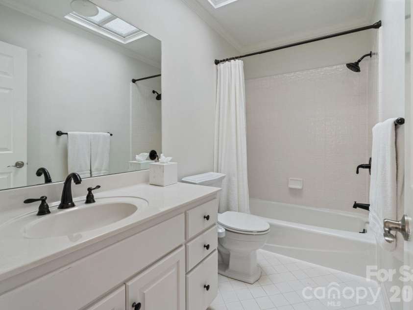 8124 Greencastle Drive, Charlotte, NC 28210.  MLS# CAR4364842, YatesRealty ID 30191. Guest ensuite bathroom.
