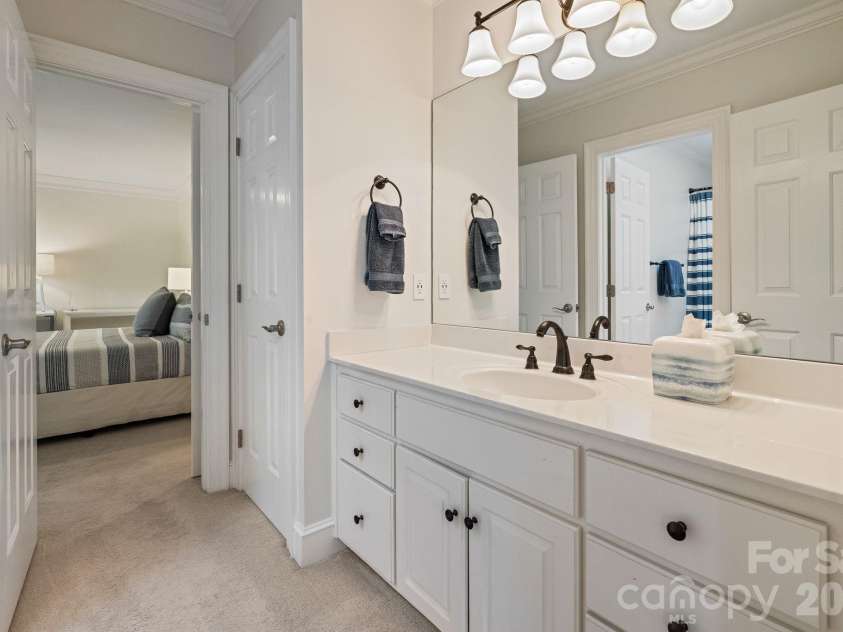 8124 Greencastle Drive, Charlotte, NC 28210.  MLS# CAR4364842, YatesRealty ID 30191. Jack and Jill bathroom.