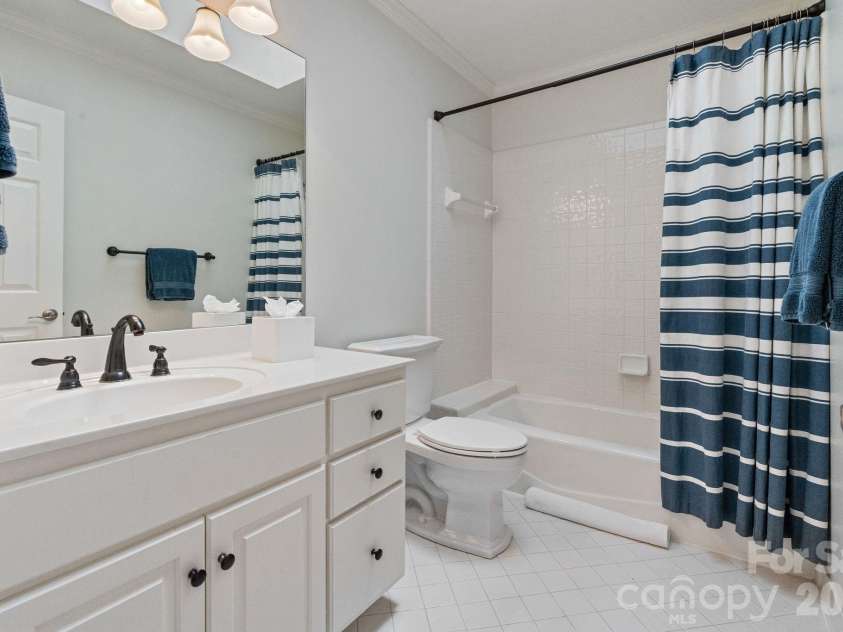 8124 Greencastle Drive, Charlotte, NC 28210.  MLS# CAR4364842, YatesRealty ID 30191. Jack and Jill bathroom.