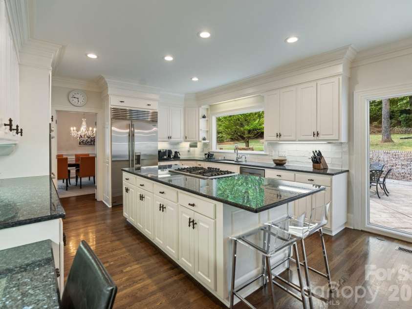 8124 Greencastle Drive, Charlotte, NC 28210.  MLS# CAR4364842, YatesRealty ID 30191. Kitchen.
