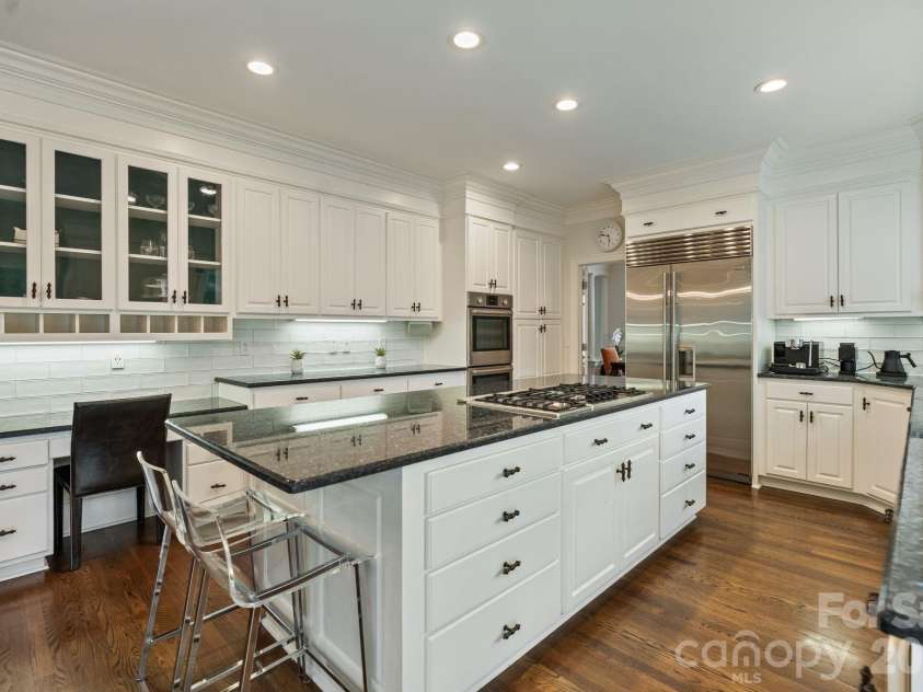 8124 Greencastle Drive, Charlotte, NC 28210.  MLS# CAR4364842, YatesRealty ID 30191. Kitchen.