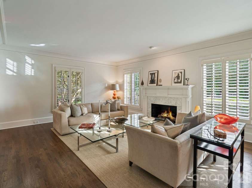 8124 Greencastle Drive, Charlotte, NC 28210.  MLS# CAR4364842, YatesRealty ID 30191. Living room.