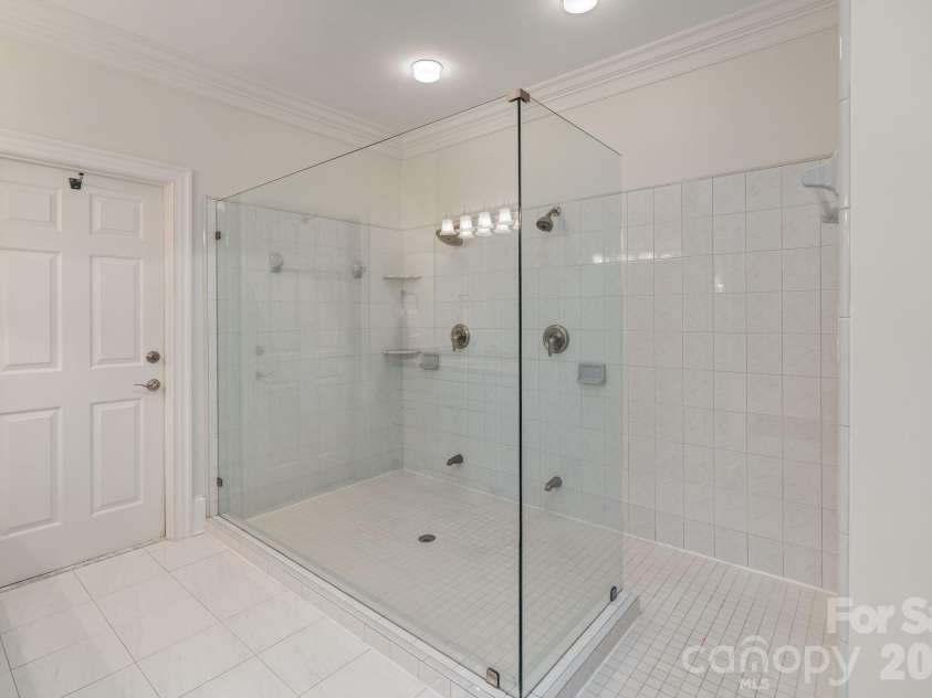 8124 Greencastle Drive, Charlotte, NC 28210.  MLS# CAR4364842, YatesRealty ID 30191. Primary bathroom. 