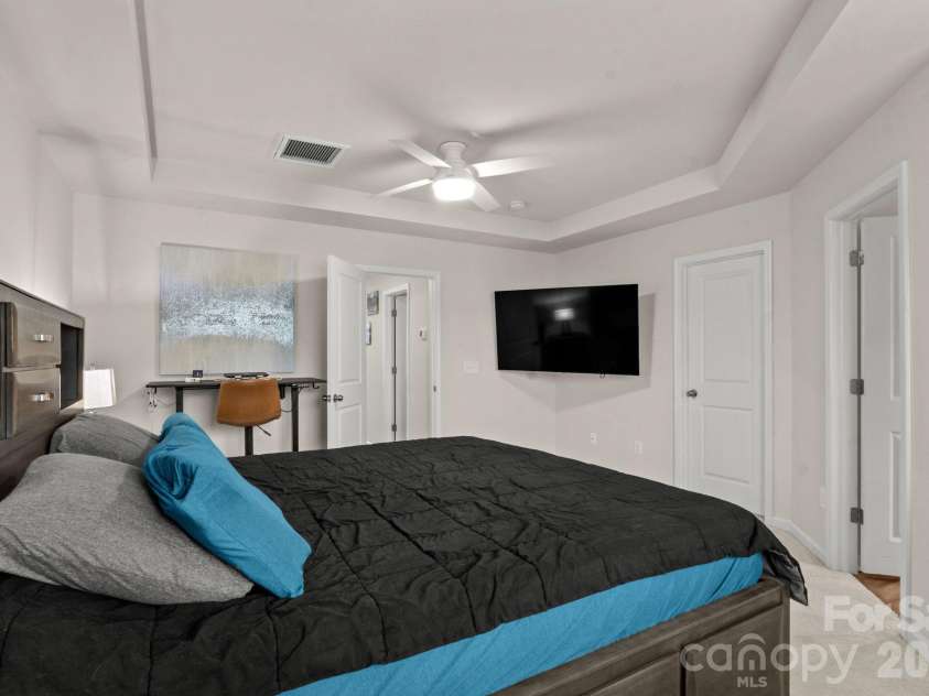 14136 Castle Nook Drive, Charlotte, NC 28273.  MLS# CAR4376440, YatesRealty ID 30193. 