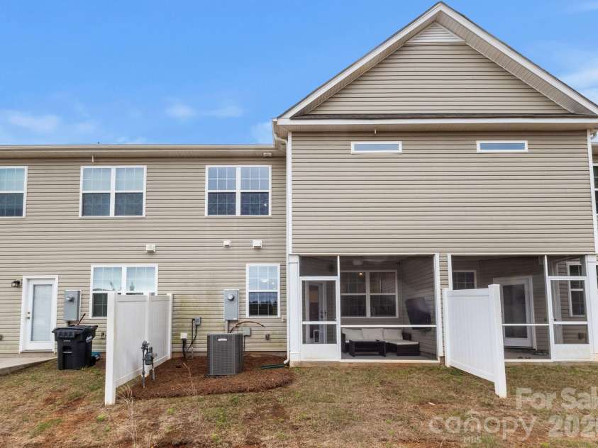 14136 Castle Nook Drive, Charlotte, NC 28273.  MLS# CAR4376440, YatesRealty ID 30193. 