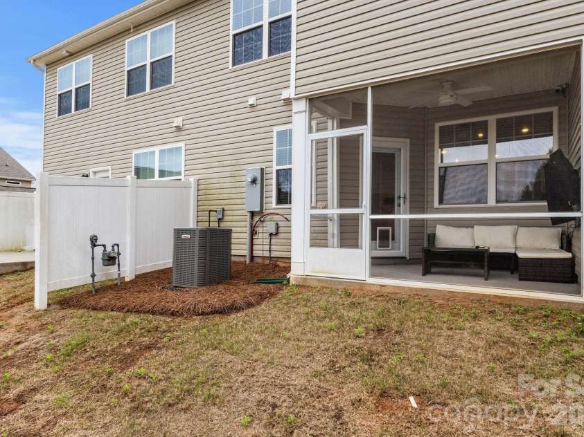 14136 Castle Nook Drive, Charlotte, NC 28273.  MLS# CAR4376440, YatesRealty ID 30193. 
