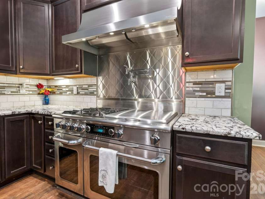 10200 Kerns Road, Huntersville, NC 28078.  MLS# CAR4382040, YatesRealty ID 30195. 