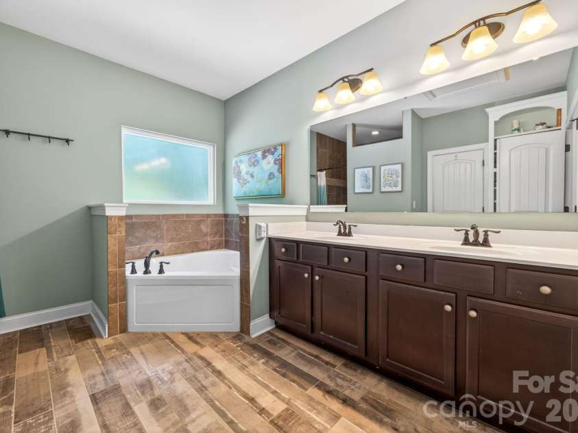 10200 Kerns Road, Huntersville, NC 28078.  MLS# CAR4382040, YatesRealty ID 30195. 