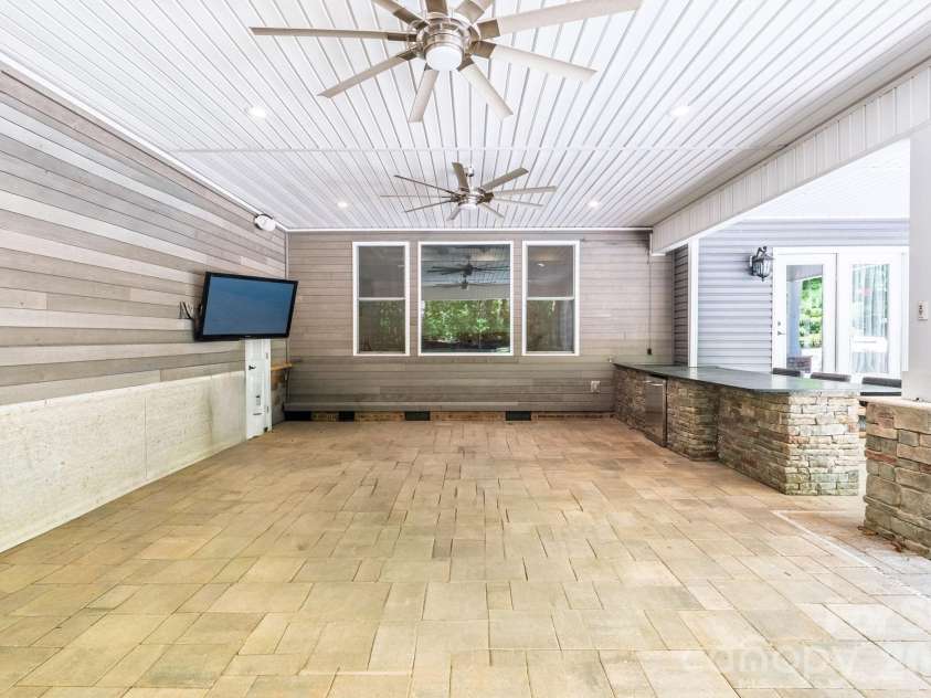 10200 Kerns Road, Huntersville, NC 28078.  MLS# CAR4382040, YatesRealty ID 30195. 