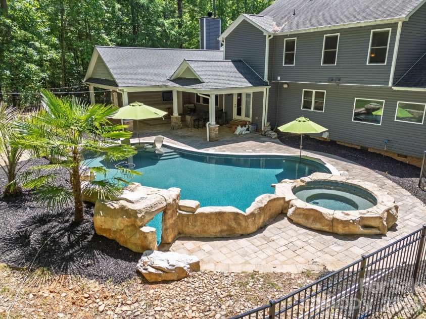 10200 Kerns Road, Huntersville, NC 28078.  MLS# CAR4382040, YatesRealty ID 30195. 