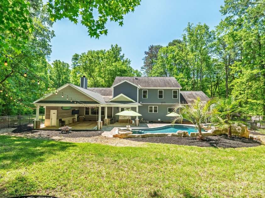 10200 Kerns Road, Huntersville, NC 28078.  MLS# CAR4382040, YatesRealty ID 30195. 