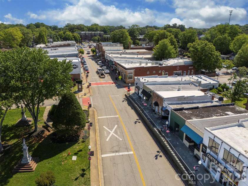 2070 Bonds Lane, Fort Mill, SC 29715.  MLS# CAR4380489, YatesRealty ID 30196. Downtown Fort Mill