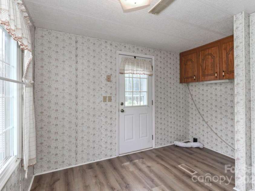 385 Deerchase Circle, Statesville, NC 28625.  MLS# CAR4294767, YatesRealty ID 30197. 