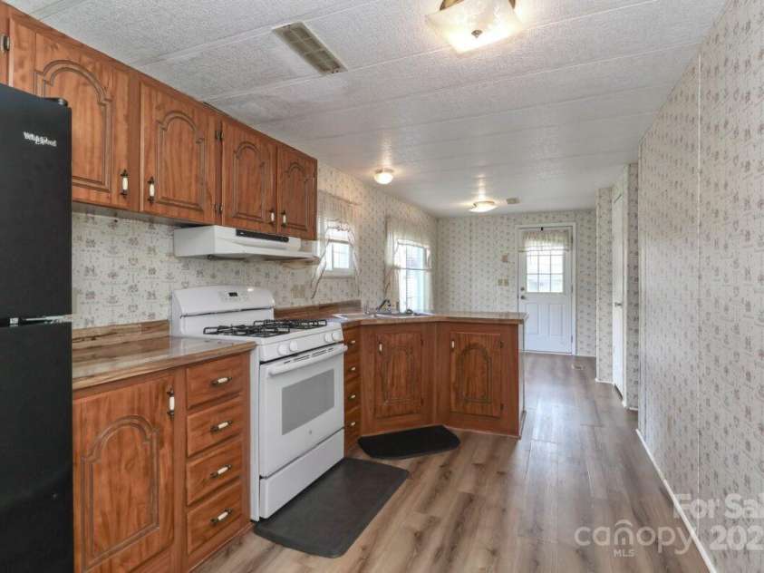 385 Deerchase Circle, Statesville, NC 28625.  MLS# CAR4294767, YatesRealty ID 30197. 