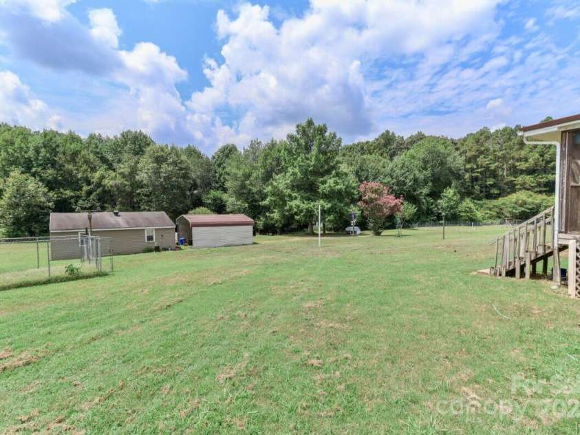 385 Deerchase Circle, Statesville, NC 28625.  MLS# CAR4294767, YatesRealty ID 30197. 