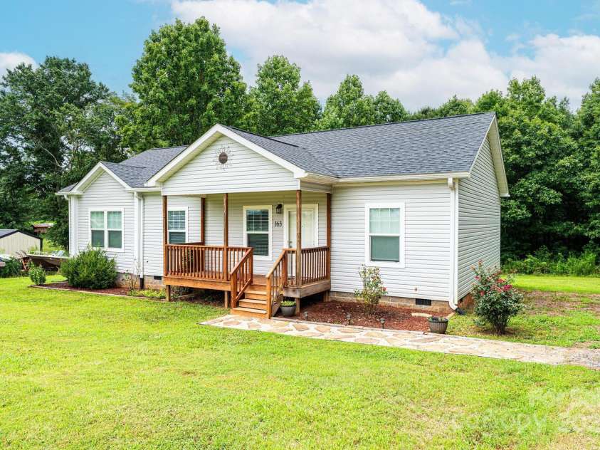 163 Primrose Drive, Stony Point, NC 28678.  MLS# CAR4288677, YatesRealty ID 30198. 