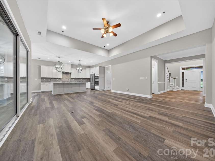 6044 Candlestick Lane, Lancaster, SC 29720.  MLS# CAR4385594, YatesRealty ID 30198. 10' Ceilings on Main