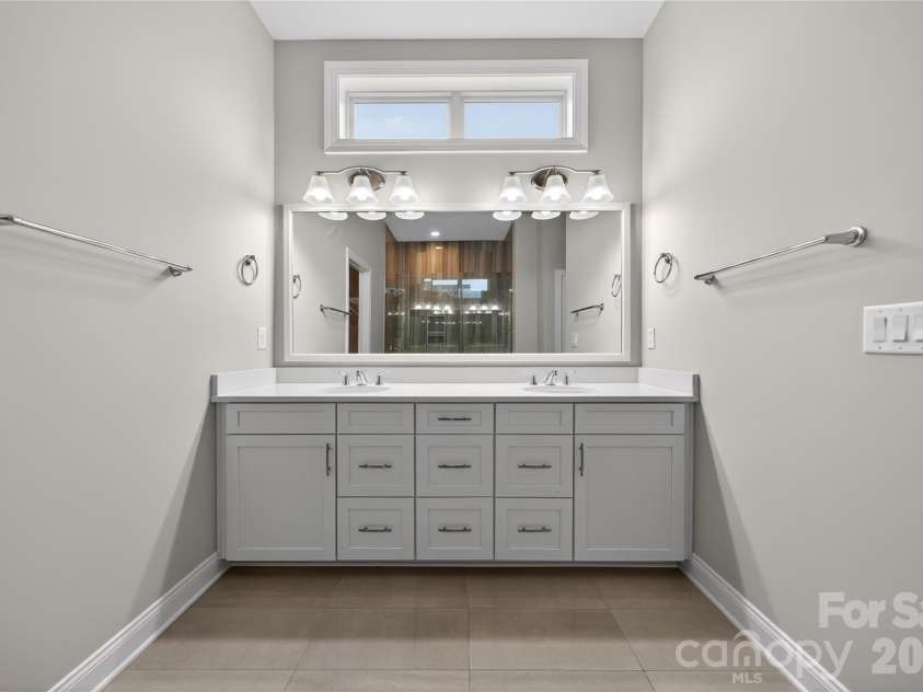 6044 Candlestick Lane, Lancaster, SC 29720.  MLS# CAR4385594, YatesRealty ID 30198. Double Vanity