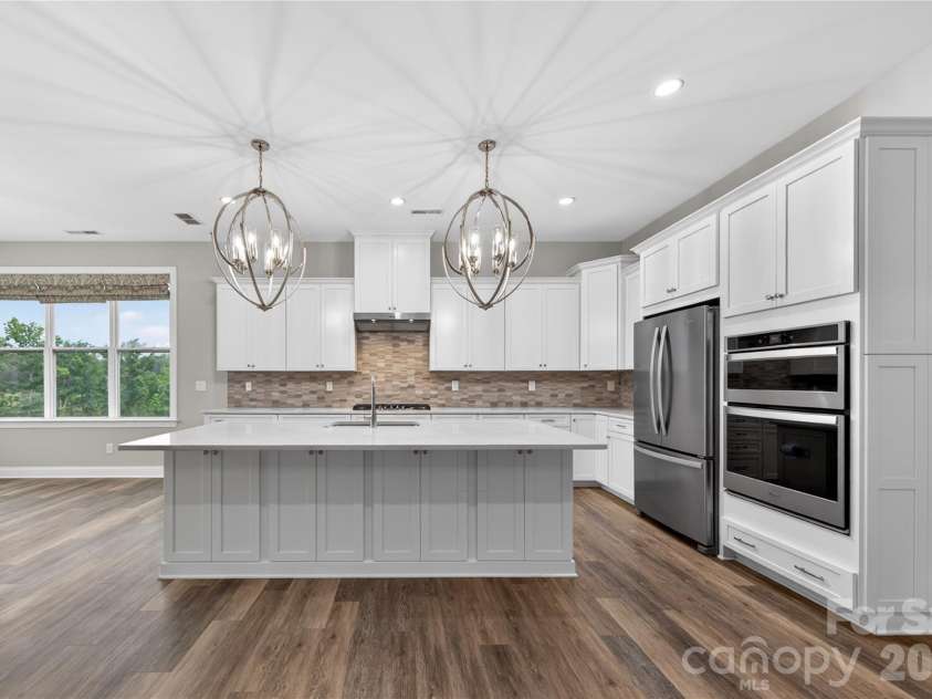 6044 Candlestick Lane, Lancaster, SC 29720.  MLS# CAR4385594, YatesRealty ID 30198. Gourmet Chef's Kitchen