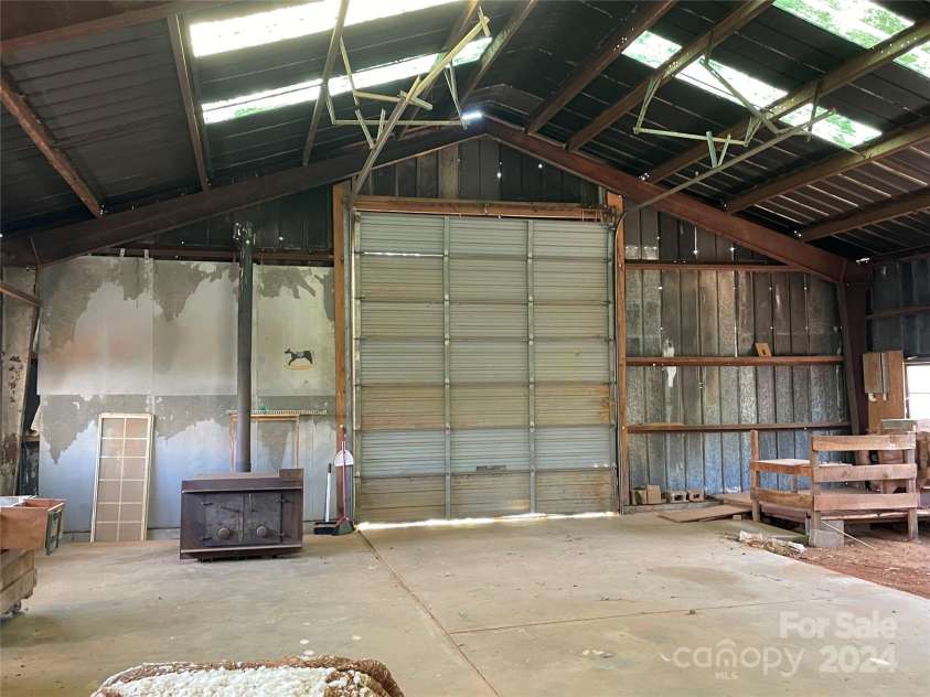 152 Long Branch Road, Chesnee, SC 29323.  MLS# CAR4204540, YatesRealty ID 302. 12x14 high access door.