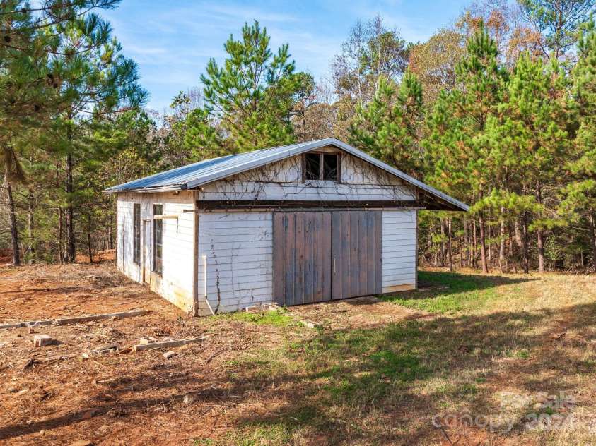 152 Long Branch Road, Chesnee, SC 29323.  MLS# CAR4204540, YatesRealty ID 302. A 24x30 workshop could be used as an office or workshop.