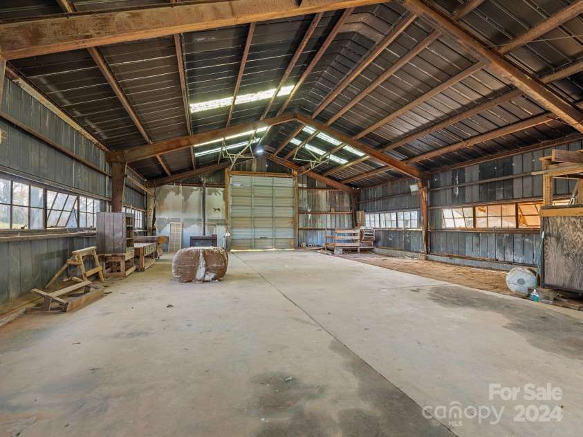 152 Long Branch Road, Chesnee, SC 29323.  MLS# CAR4204540, YatesRealty ID 302. Inside of the large building...so much room....so many possibilities!
