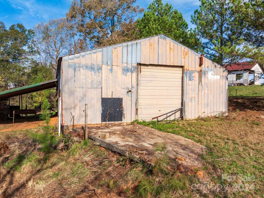 152 Long Branch Road, Chesnee, SC 29323.  MLS# CAR4204540, YatesRealty ID 302. Large access door makes this perfect for RV storage, boats, etc.