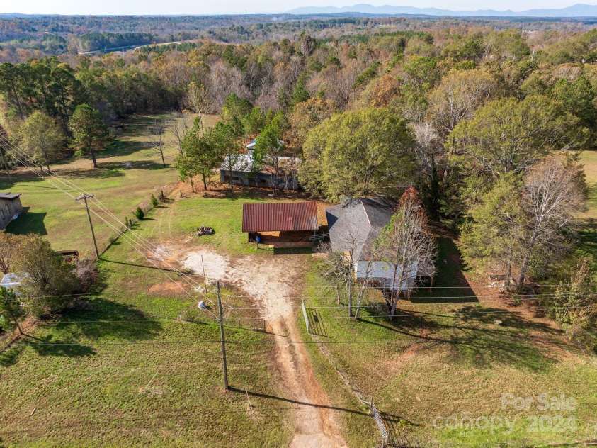 152 Long Branch Road, Chesnee, SC 29323.  MLS# CAR4204540, YatesRealty ID 302. Partial fencing along left side of property belongs to the neighbor. 