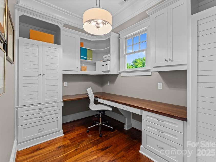 16921 Jetton Road, Cornelius, NC 28031.  MLS# CAR4191237, YatesRealty ID 302. Built in office nook