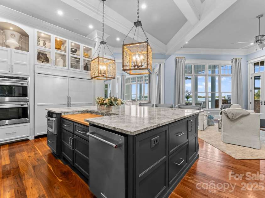 16921 Jetton Road, Cornelius, NC 28031.  MLS# CAR4191237, YatesRealty ID 302. Gourmet kitchen with views