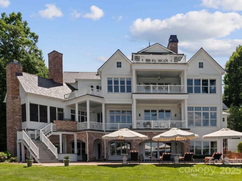 16921 Jetton Road, Cornelius, NC 28031.  MLS# CAR4191237, YatesRealty ID 302. Large private lakefront lot