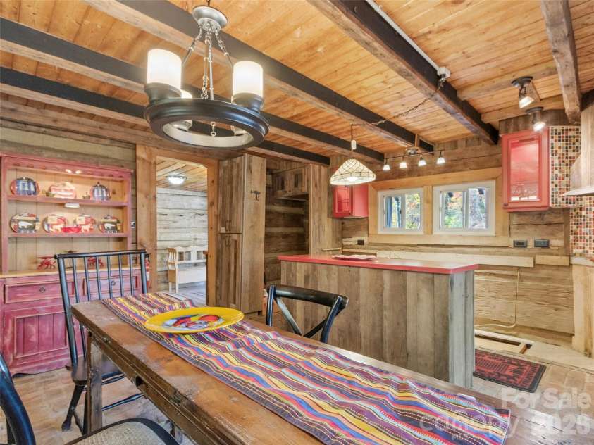 996 HALLS CHAPEL Road, Burnsville, NC 28714.  MLS# CAR4314014, YatesRealty ID 302. Dining/kitchen