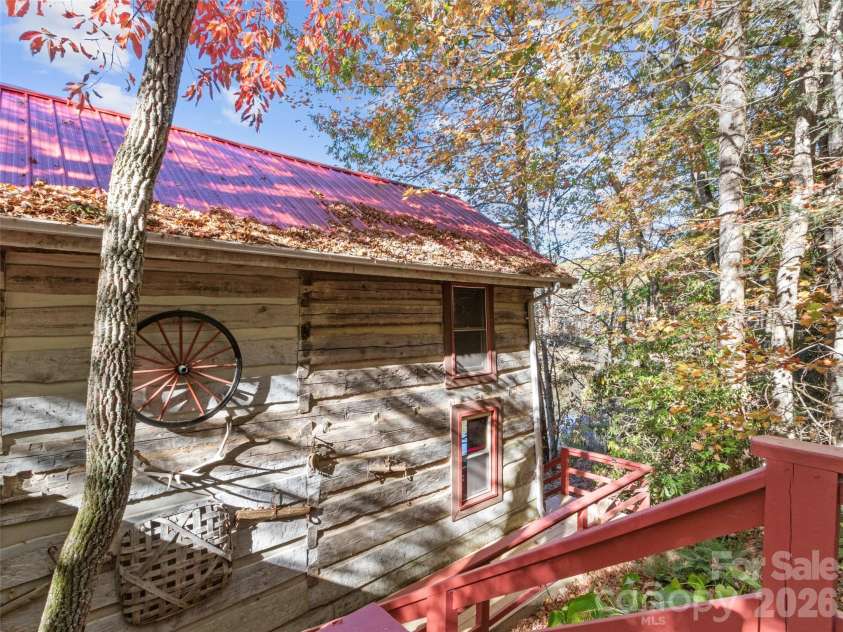 996 HALLS CHAPEL Road, Burnsville, NC 28714.  MLS# CAR4314014, YatesRealty ID 302. Hand hewn and chinking logs, 1800's
