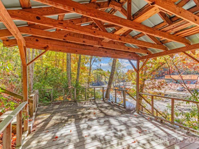 996 Halls Chapel Road, Burnsville, NC 28714.  MLS# CAR4314014, YatesRealty ID 302. Possible studio apartment area.