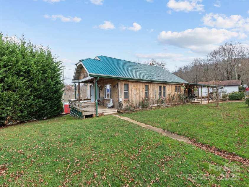 12 Messer Valley Lane, Canton, NC 28716.  MLS# CAR4202635, YatesRealty ID 3020. 