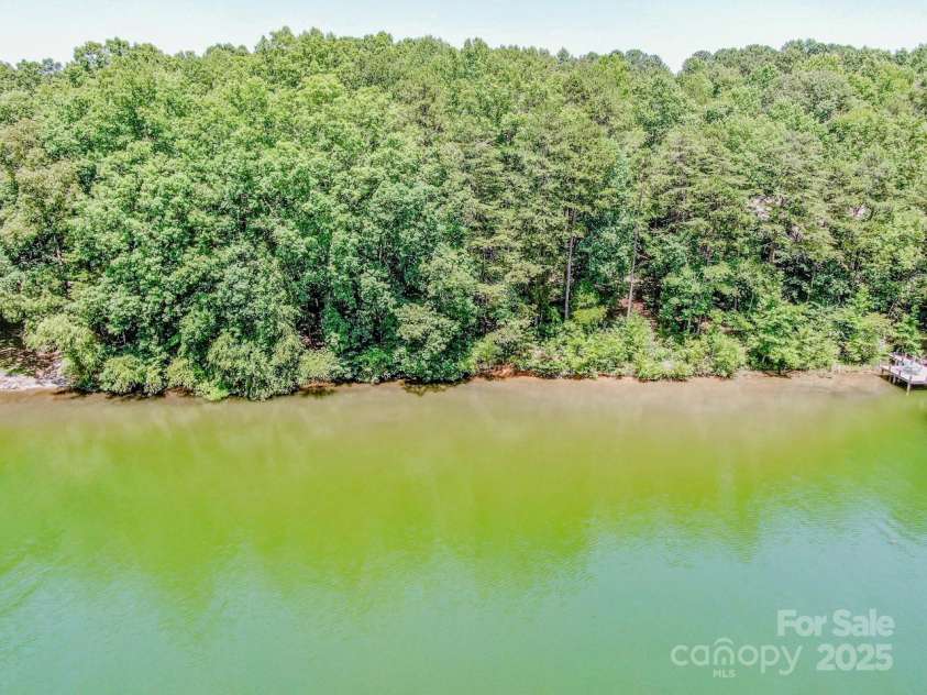 127 Melrose Lane, Mooresville, NC 28117.  MLS# CAR4288916, YatesRealty ID 30201. 