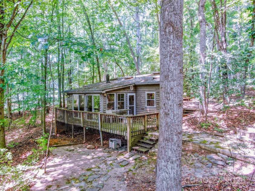 127 Melrose Lane, Mooresville, NC 28117.  MLS# CAR4288916, YatesRealty ID 30201. 