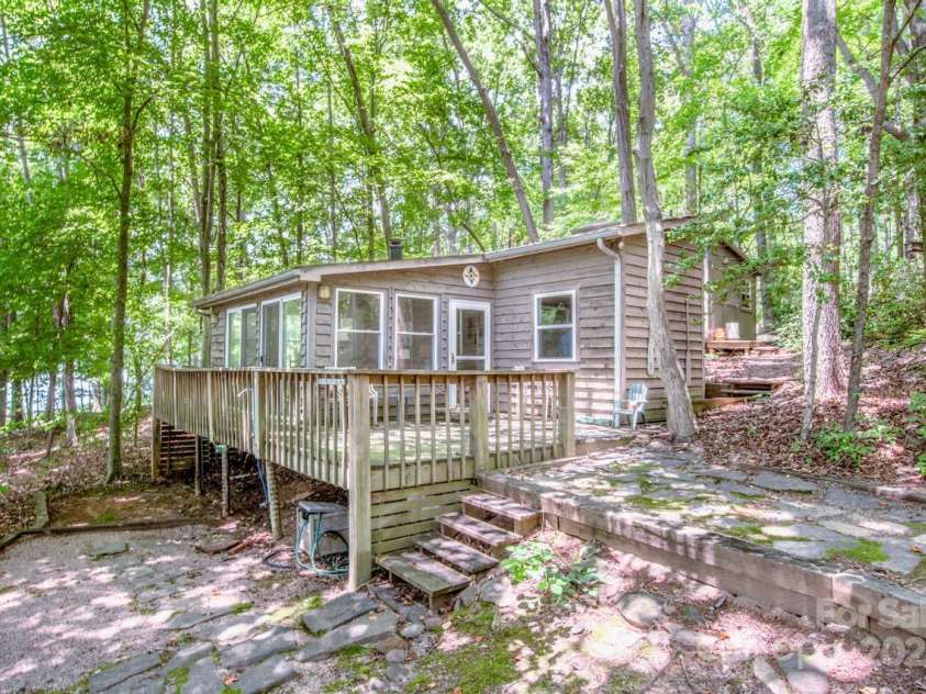 127 Melrose Lane, Mooresville, NC 28117.  MLS# CAR4288916, YatesRealty ID 30201. 