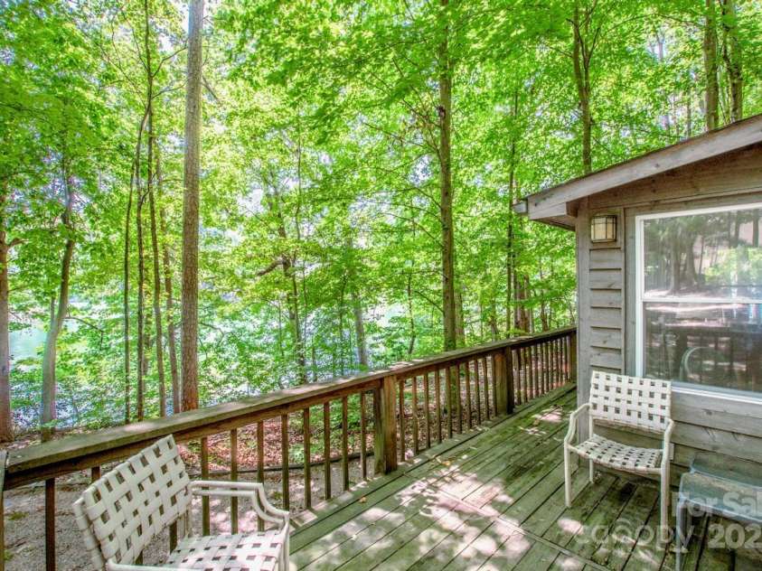 127 Melrose Lane, Mooresville, NC 28117.  MLS# CAR4288916, YatesRealty ID 30201. 