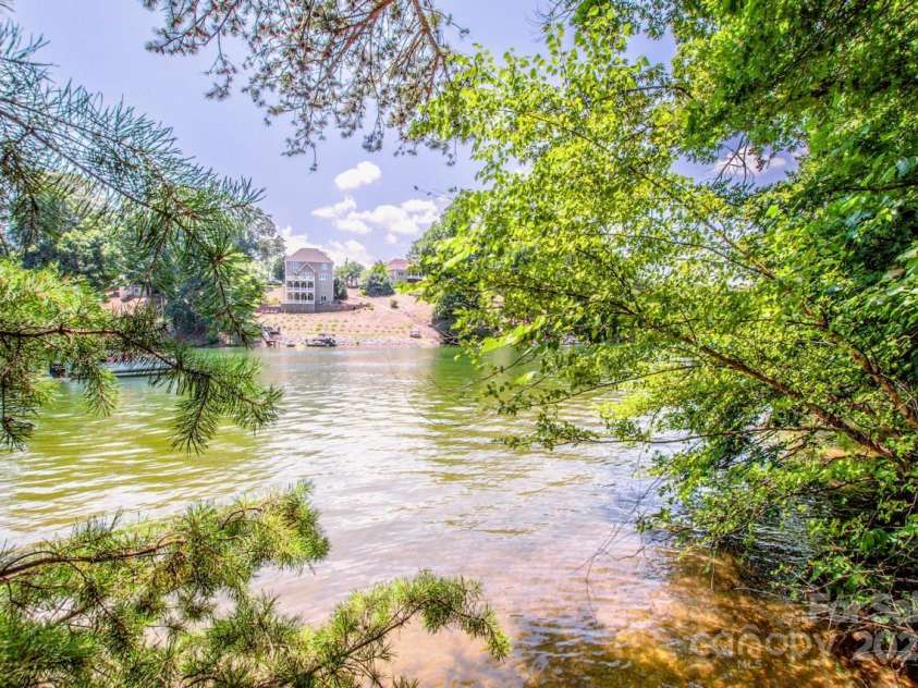 127 Melrose Lane, Mooresville, NC 28117.  MLS# CAR4288916, YatesRealty ID 30201. 